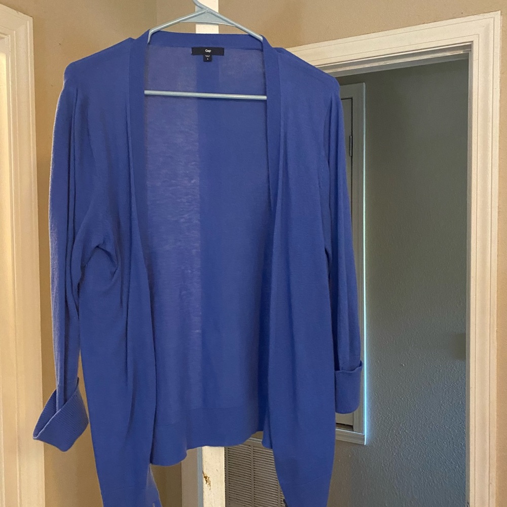 Women’s three quarter sleeve light weight sweater